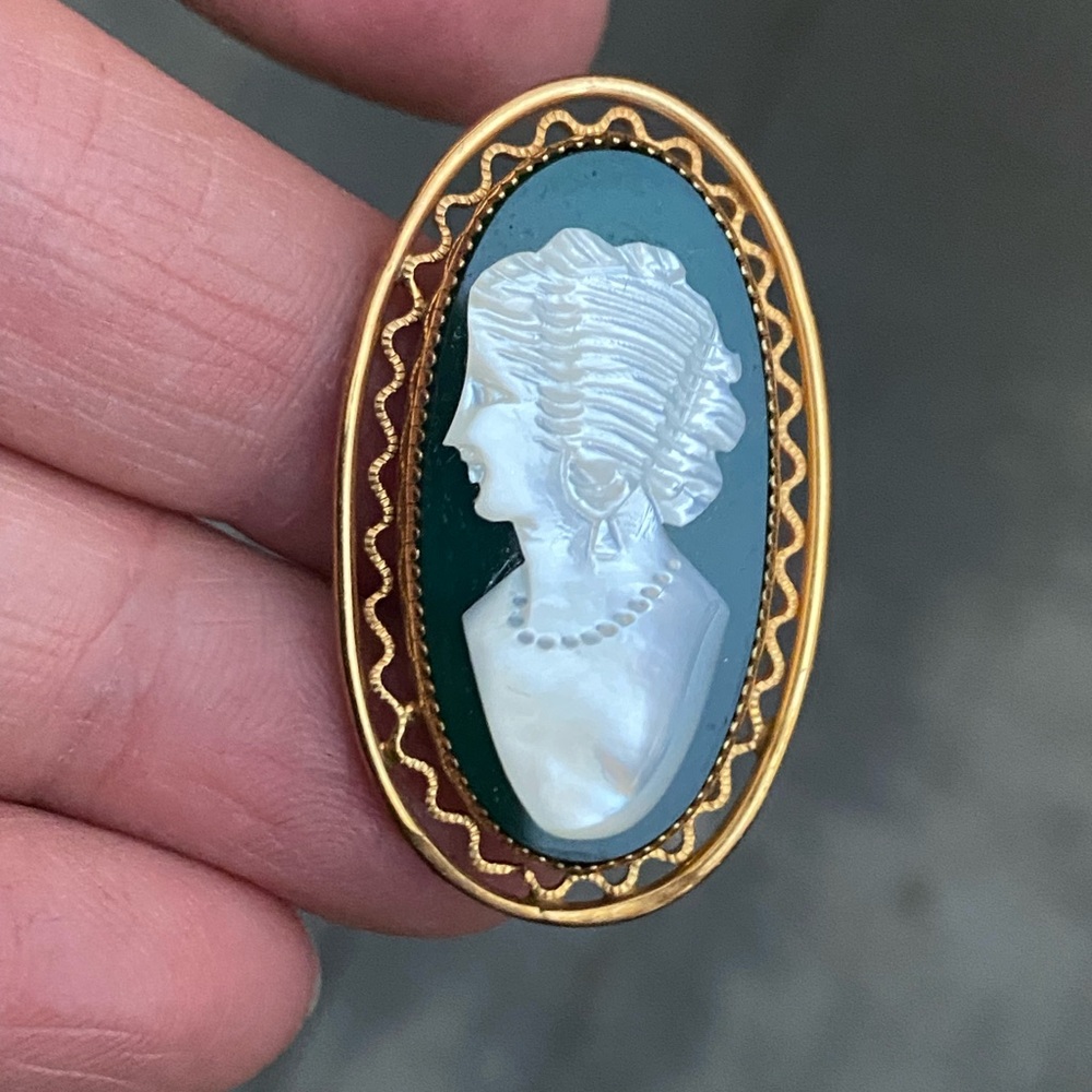 Vintage C C Co. GF Green Glass White Shell Oval Cameo Brooch Pin